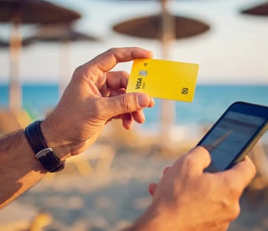 What’s the Best Way to Pay in Orlando? Credit Cards, Debit Cards, and Cash Compared